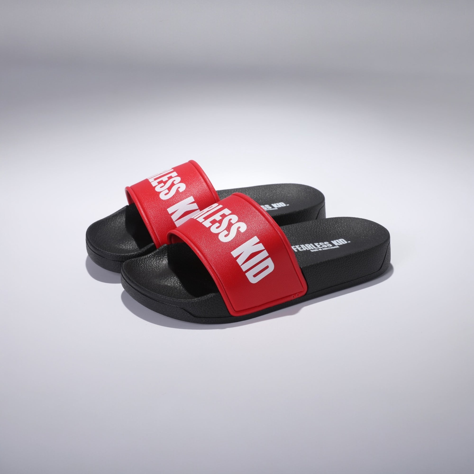 FEARLESS KID. Slides Red